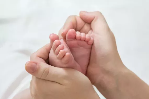 mum-holding-newborns-feet